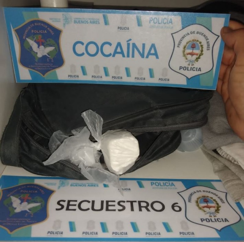Detuvieron a una azulea que venda droga y luego al proveedor